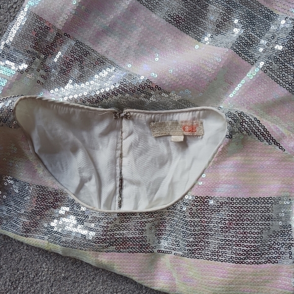 GB Gray and White Short Sleeved Sequined Top - Picture 3 of 5